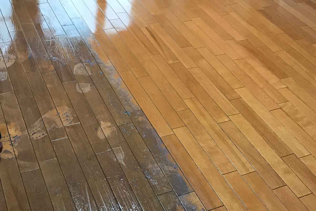 【原因と対策】気になるフローリングの黒ずみ。その正体は・・・ JWコーポレーション 【原因と対策】気になるフローリングの黒ずみ。その正体は・・・ JWコーポレーション